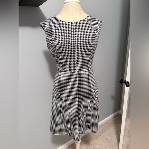 Merona Dresses & Skirts - Merona Black and White Houndstooth Midi Dress